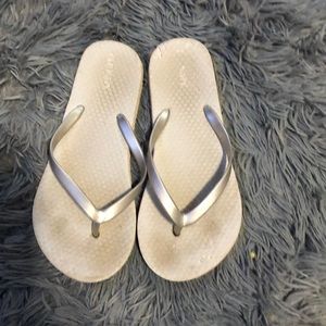 Silver flip flops for girls!!!